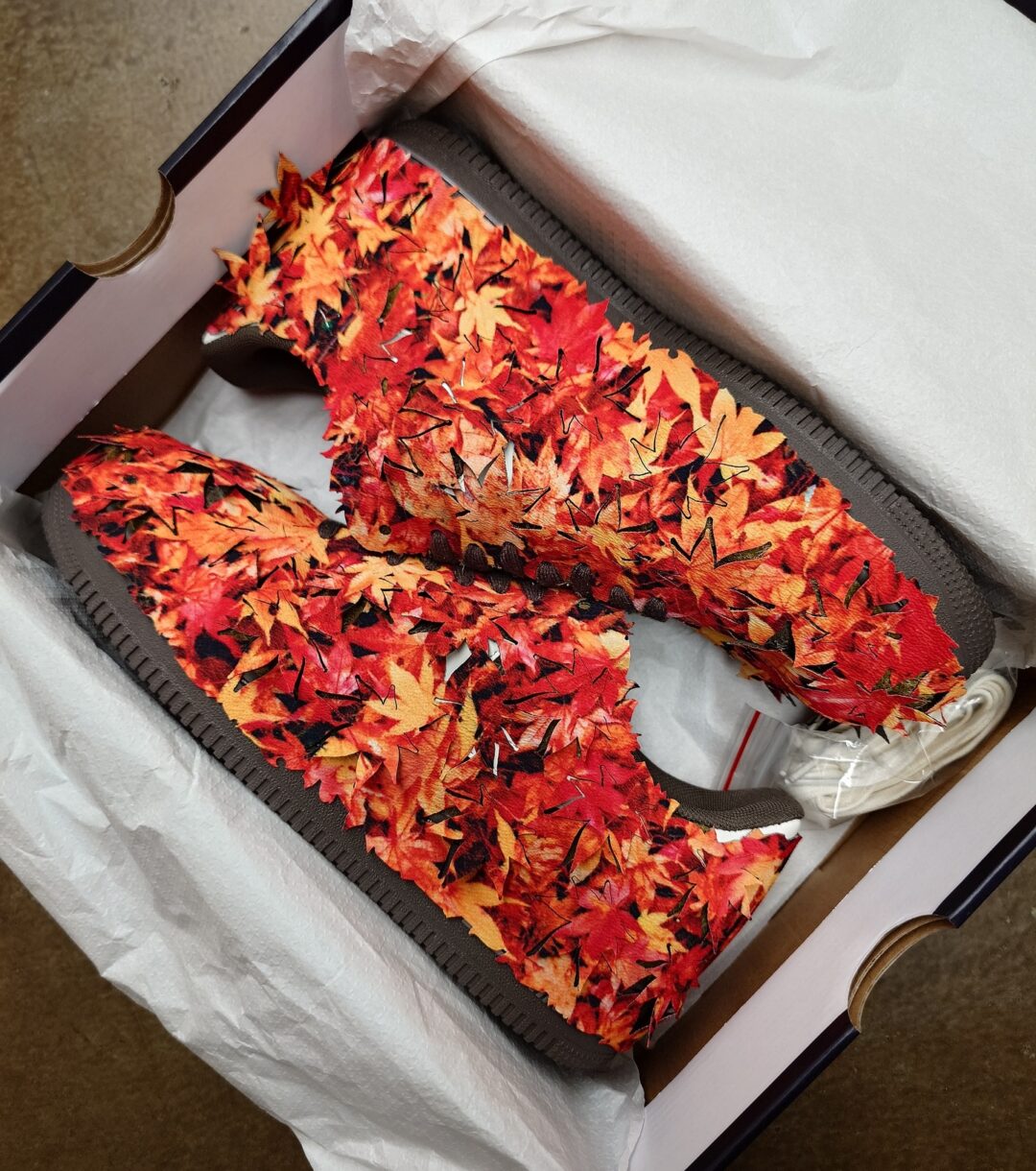 【国内 NIKE & atmos 限定】NIKE AIR FORCE 1 07 LOW LX “紅葉/Autumn Leaves” (ナイキ エア フォース 1 ロー)