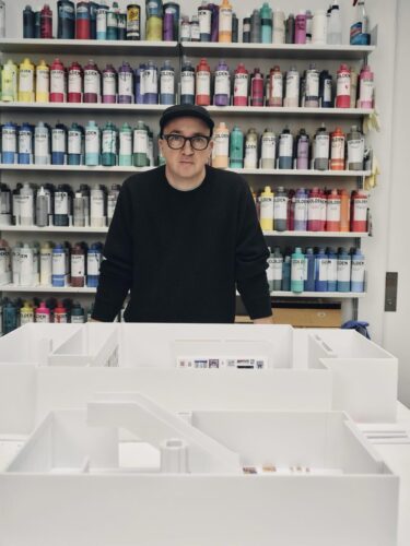 UNIQLO初のアーティスト・イン・レジデンスに「KAWS」任命と2025 FWのコラボコレクションを発表 (ユニクロ カウズ)