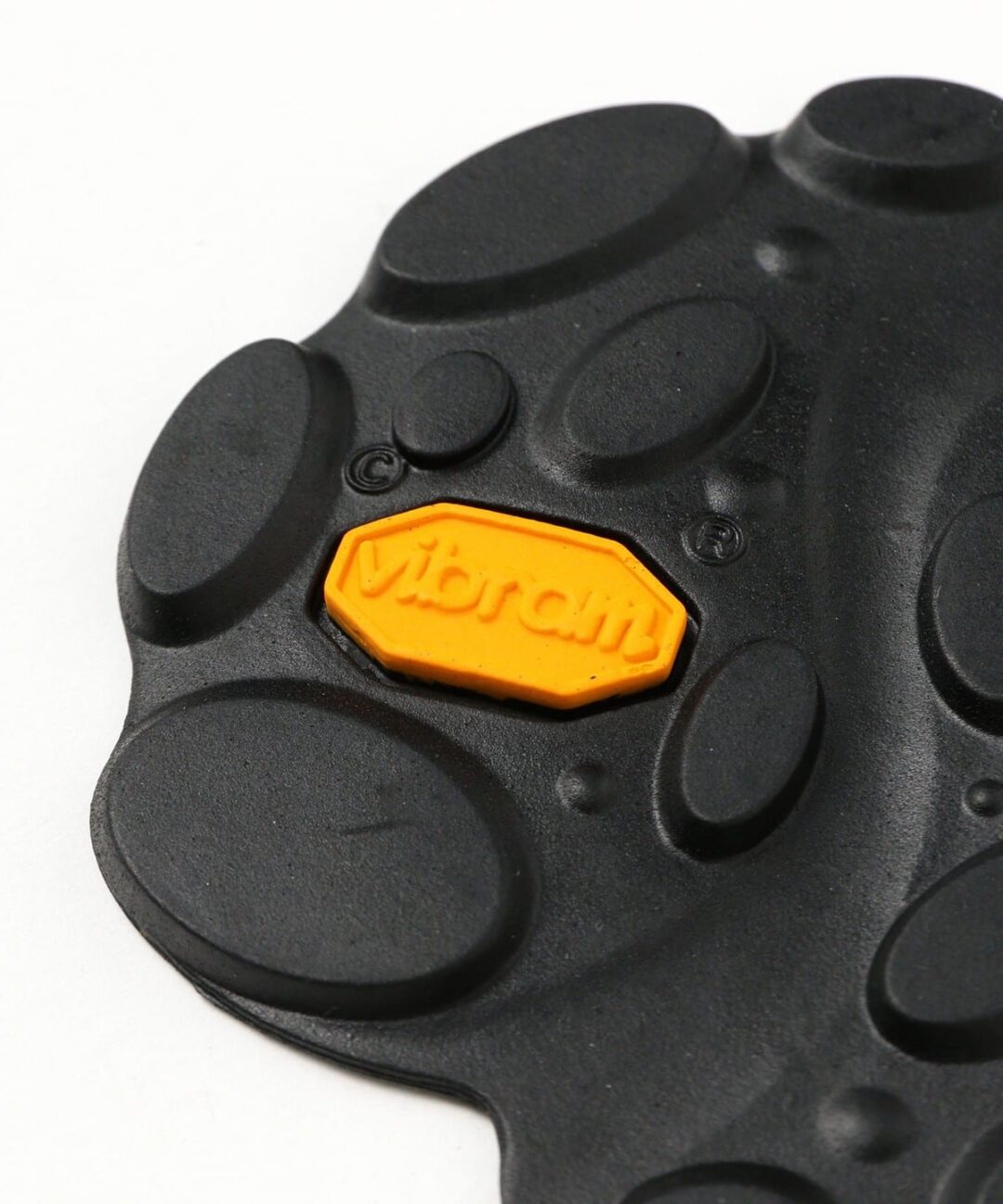 「Vibram / ビブラム」社がユニークな”ドアマット & コースター”を発売