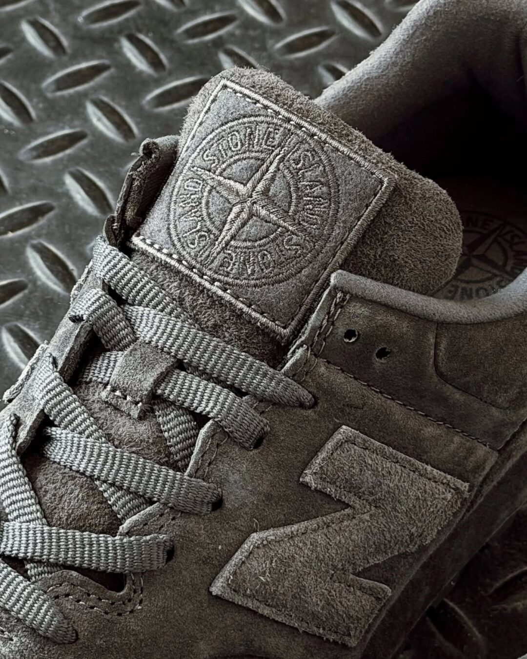 【2025年 9/23 発売】Stone Island x New Balance 2025 FW 574 LEGACY Ghost (ストーンアイランド ニューバランス 2025年 秋冬)