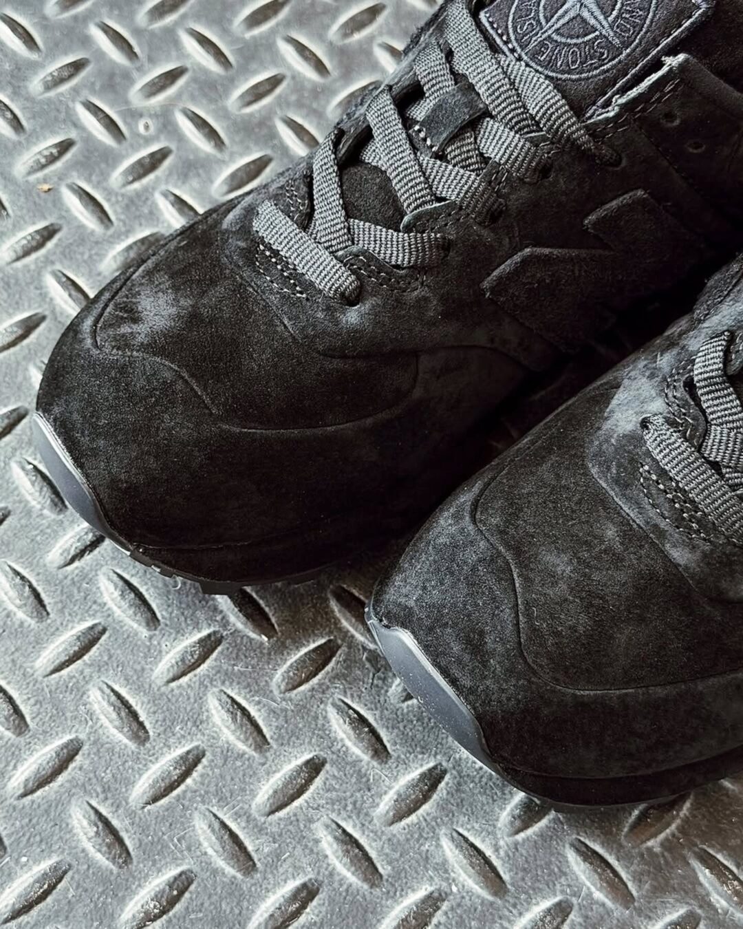【2025年 9/23 発売】Stone Island x New Balance 2025 FW 574 LEGACY Ghost (ストーンアイランド ニューバランス 2025年 秋冬)