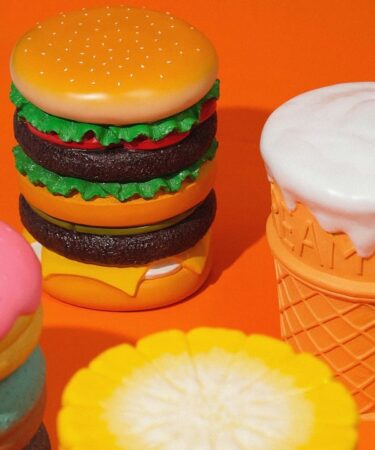 食べ物をモチーフにしたユニークなスツール「ROTARY HERO / GIANT FOOD STOOL」がBEAMS にて発売 (ロータリー・ヒロ)