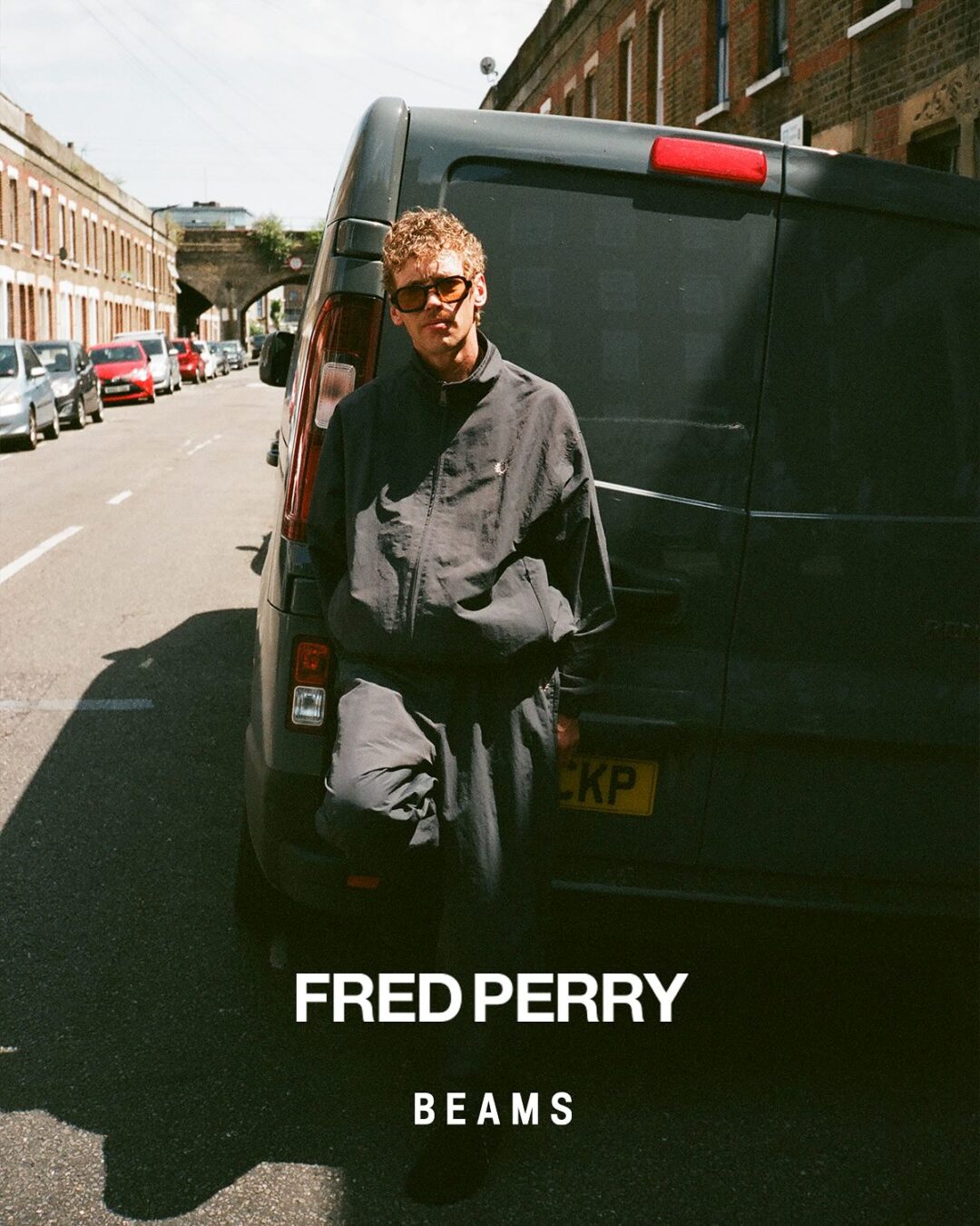 アンカーグレーカラーのFRED PERRY × BEAMS 2025 FW 最新コラボコレクションが2025年 10/4 発売 (フレッドペリー ビームス)