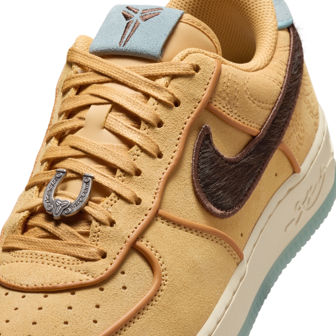 【2026年 4/24 発売予定】Kobe Bryant × NIKE AIR FORCE 1 LOW QS “Siempre Hermanos” (コービー・ブライアント ナイキ エア フォース 1 ロー “シエンプレ・エルマノス”) [IM0582-700]