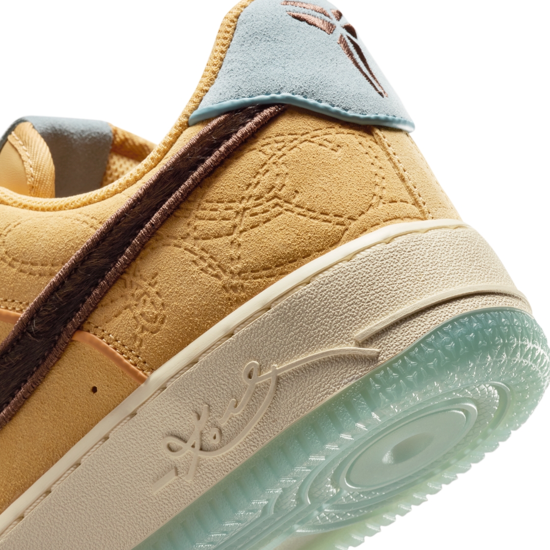 【2026年 4/24 発売予定】Kobe Bryant × NIKE AIR FORCE 1 LOW QS “Siempre Hermanos” (コービー・ブライアント ナイキ エア フォース 1 ロー “シエンプレ・エルマノス”) [IM0582-700]