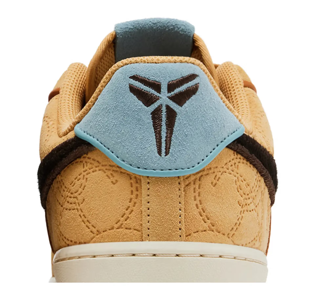 【2026年 7/25 発売予定】Kobe Bryant × NIKE AIR FORCE 1 LOW QS “Siempre Hermanos” (コービー・ブライアント ナイキ エア フォース 1 ロー “シエンプレ・エルマノス”) [IM0582-700]