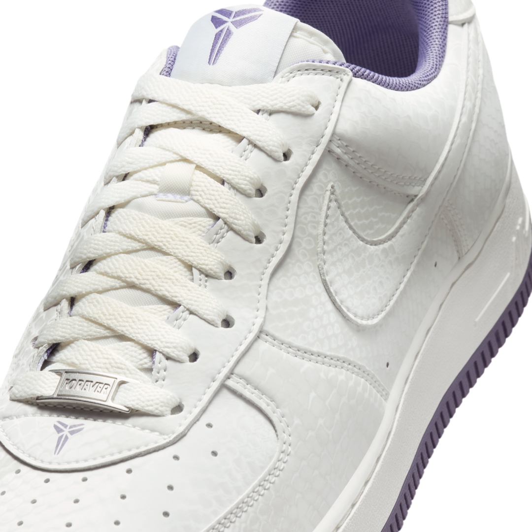 【2026年 5/15 発売予定】Kobe Bryant × NIKE AIR FORCE 1 LOW QS “Summit White/Daybreak” (コービー・ブライアント ナイキ エア フォース 1 ロー “サミットホワイト/デイブレイク”) [IB0018-102]