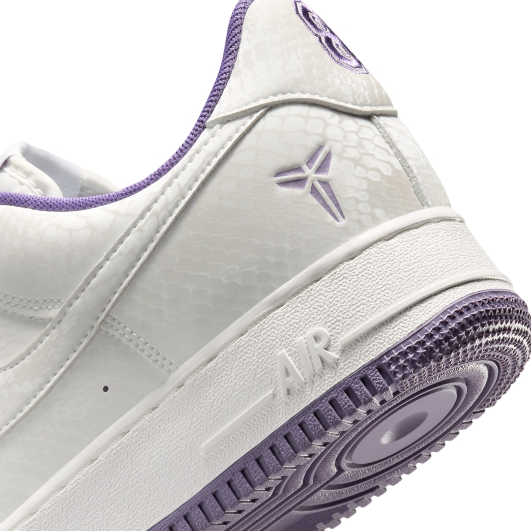 【2026年 5/15 発売予定】Kobe Bryant × NIKE AIR FORCE 1 LOW QS “Summit White/Daybreak” (コービー・ブライアント ナイキ エア フォース 1 ロー “サミットホワイト/デイブレイク”) [IB0018-102]