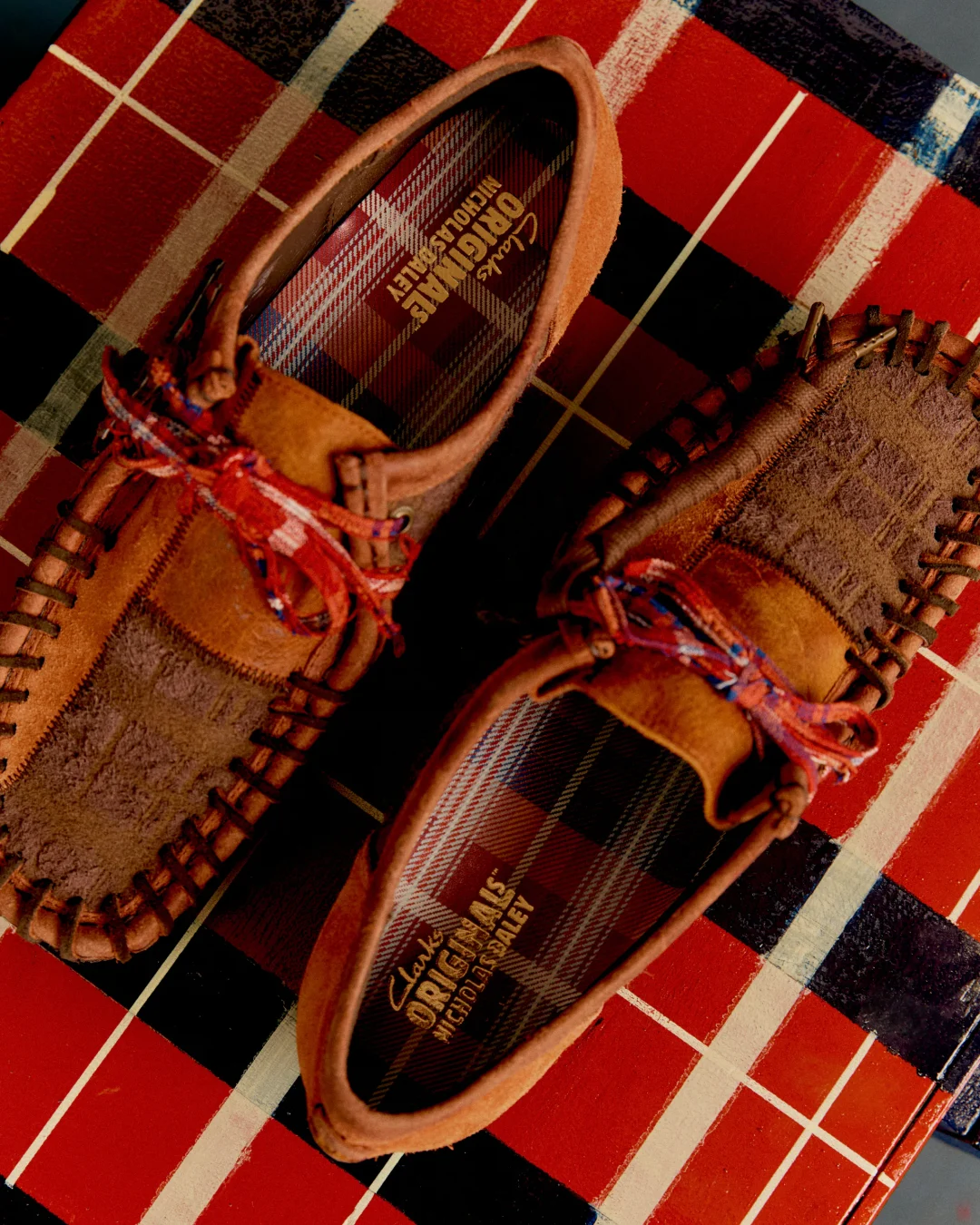 UNION TOKYO EXCLUSIVE / Clarks Originls × Nicholas Daley Wallabee “Brown Combi”が2025年 10/4 発売 (ユニオン トウキョウ クラークス オリジナルズ ニコラス・デイリー ワラビー)