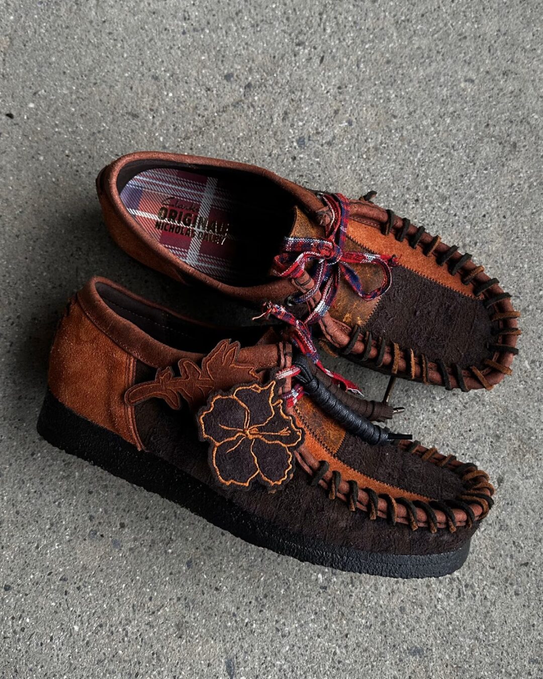 UNION TOKYO EXCLUSIVE / Clarks Originls × Nicholas Daley Wallabee “Brown Combi”が2025年 10/4 発売 (ユニオン トウキョウ クラークス オリジナルズ ニコラス・デイリー ワラビー)