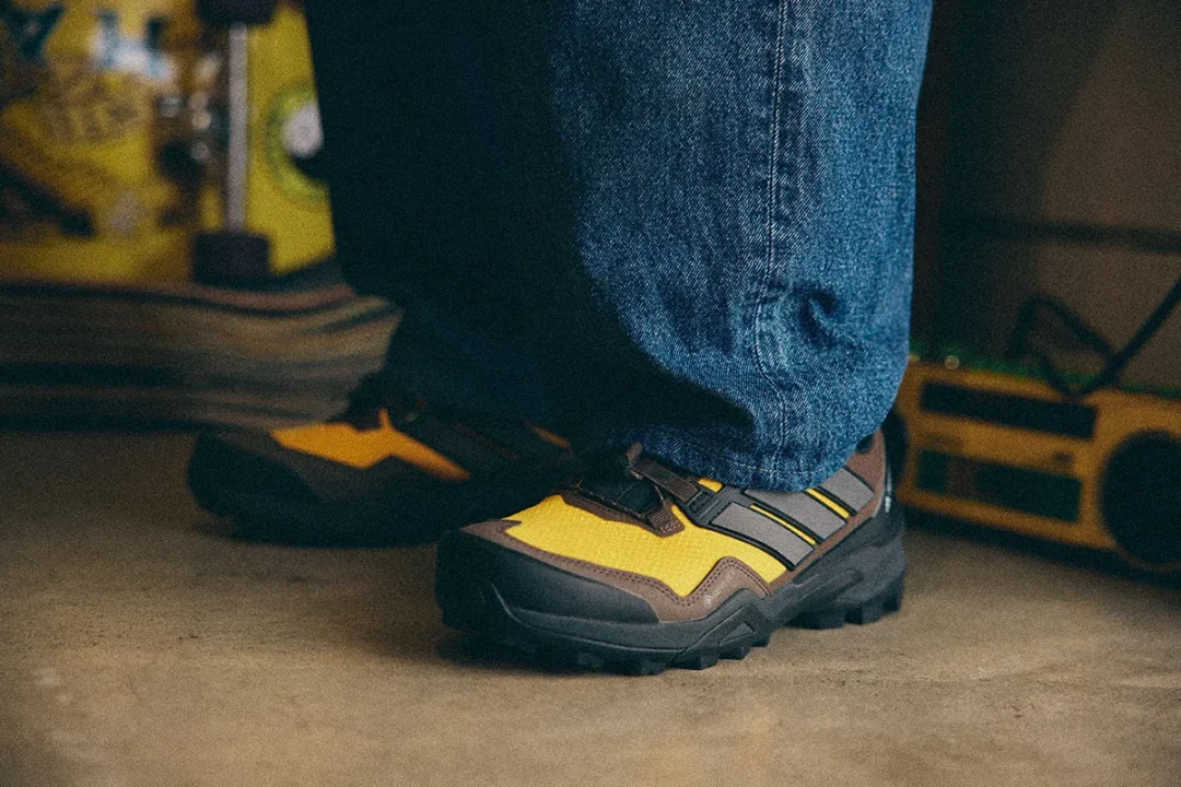 【2025年 10/4 発売】BILLY’S × adidas Originals TERREX SKYCHASER GORE-TEX “Crew Yellow/Core Black” (ビリーズ アディダス オリジナルス テレックス スカイチェイサー ゴアテックス “イエロー/ブラック”) [HQ2690]