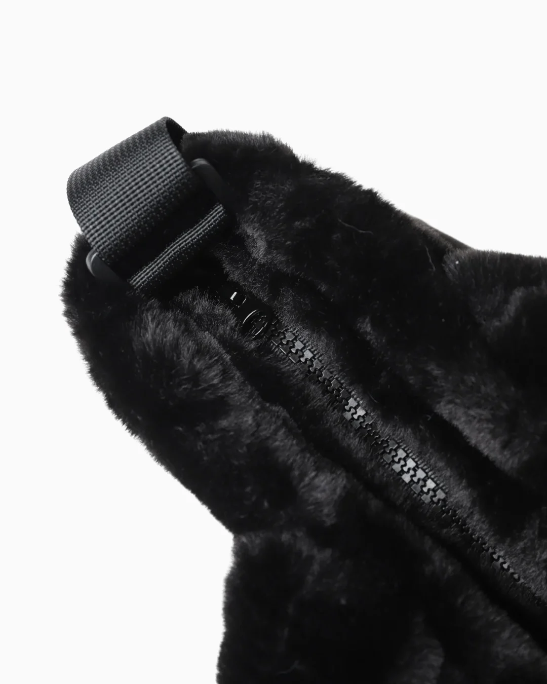 コンバースからシェブロン&スターのロゴをファーで大きくデザインしたトートバッグ「CS FUR TOTE」が2025年 9/26 発売 (CONVERSE CHEVRON&STAR) [42700020/42700021/42700022]