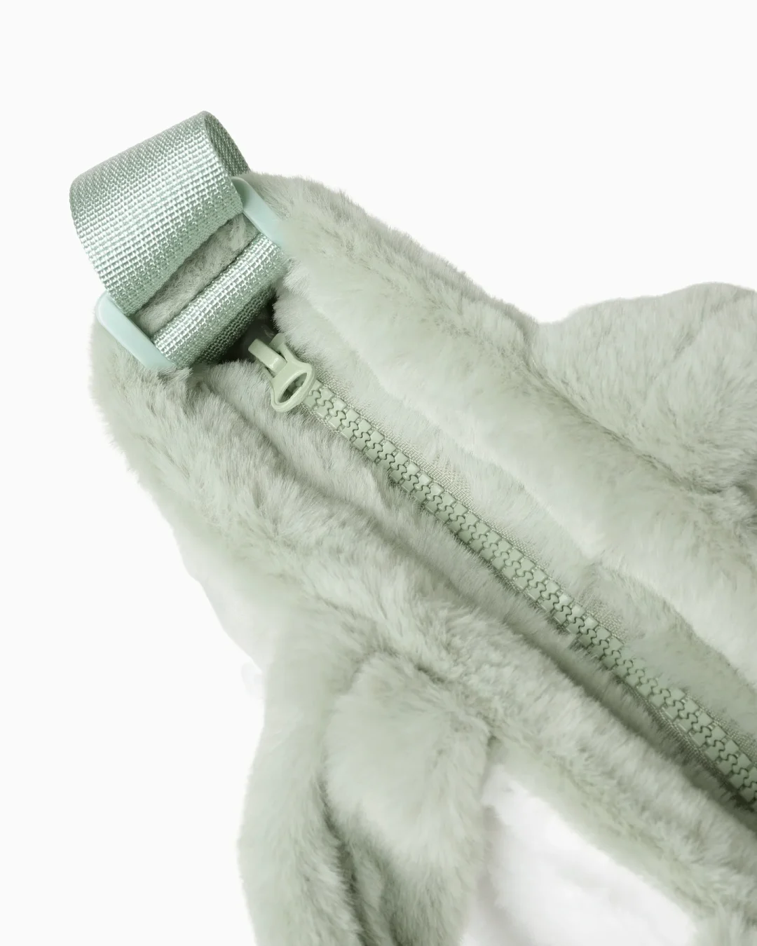 コンバースからシェブロン&スターのロゴをファーで大きくデザインしたトートバッグ「CS FUR TOTE」が2025年 9/26 発売 (CONVERSE CHEVRON&STAR) [42700020/42700021/42700022]
