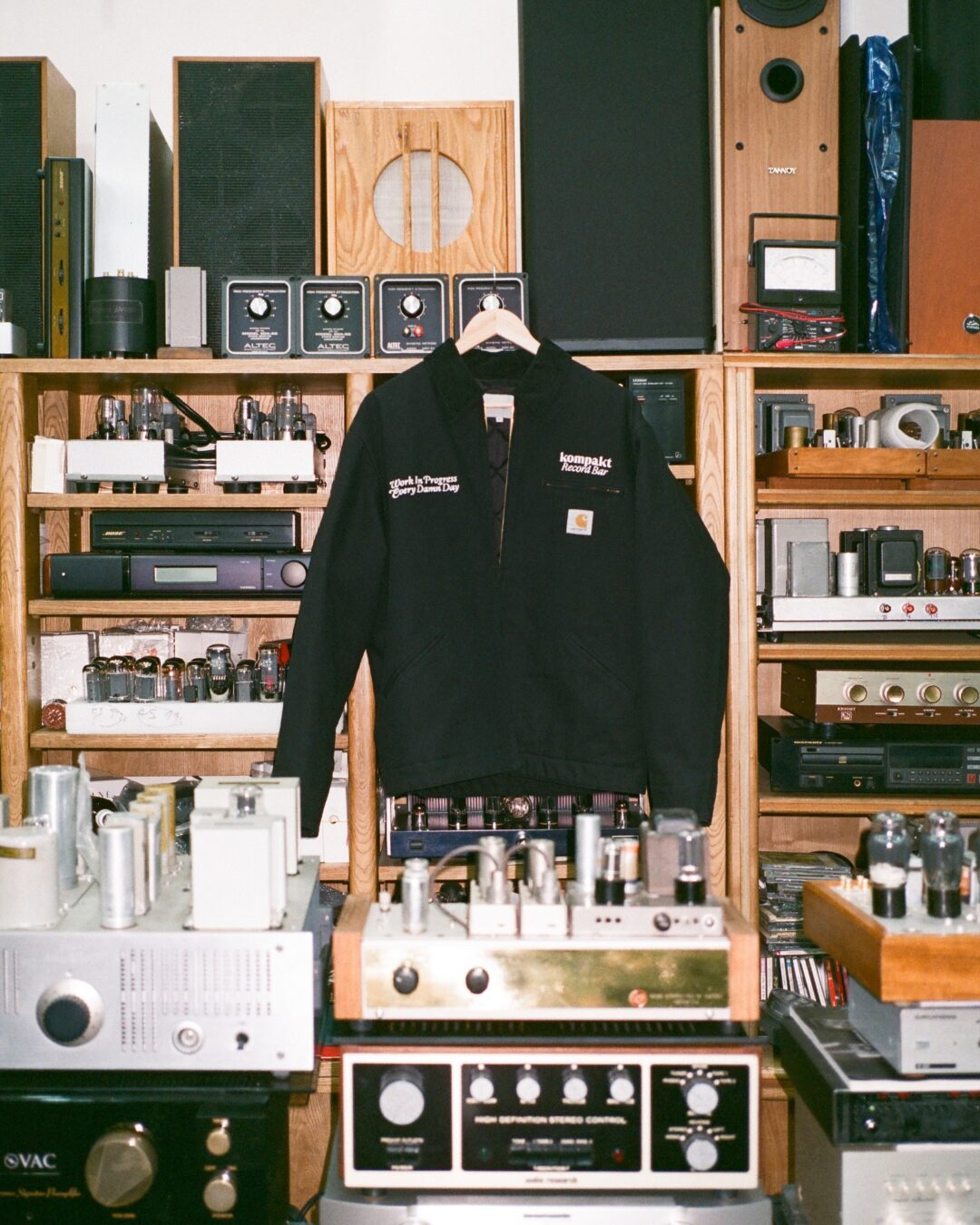 Carhartt WIP × Kompakt Record Bar 2025 FW コラボアイテムが9/19 発売 (カーハート ワークインプログレス コンパクト レコード バー 2025年 秋冬)
