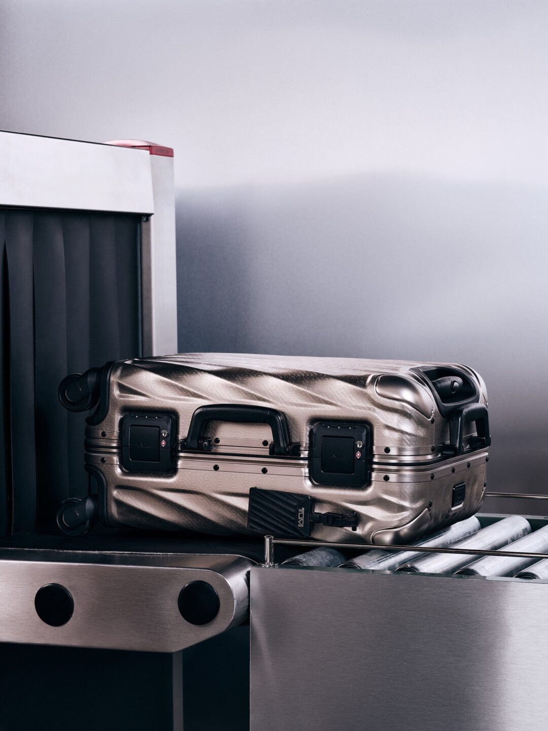 【Kith for TUMI 50th Anniversary】MONDAY PROGRAMが2025年 10/20 発売 (キス トゥミ マンデー プログラム)