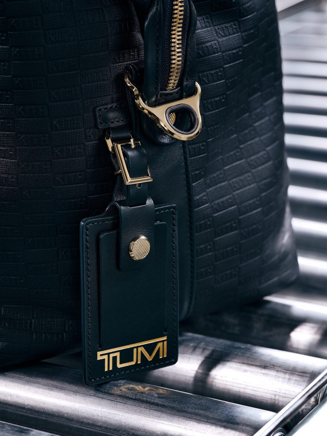 【Kith for TUMI 50th Anniversary】MONDAY PROGRAMが2025年 10/20 発売 (キス トゥミ マンデー プログラム)