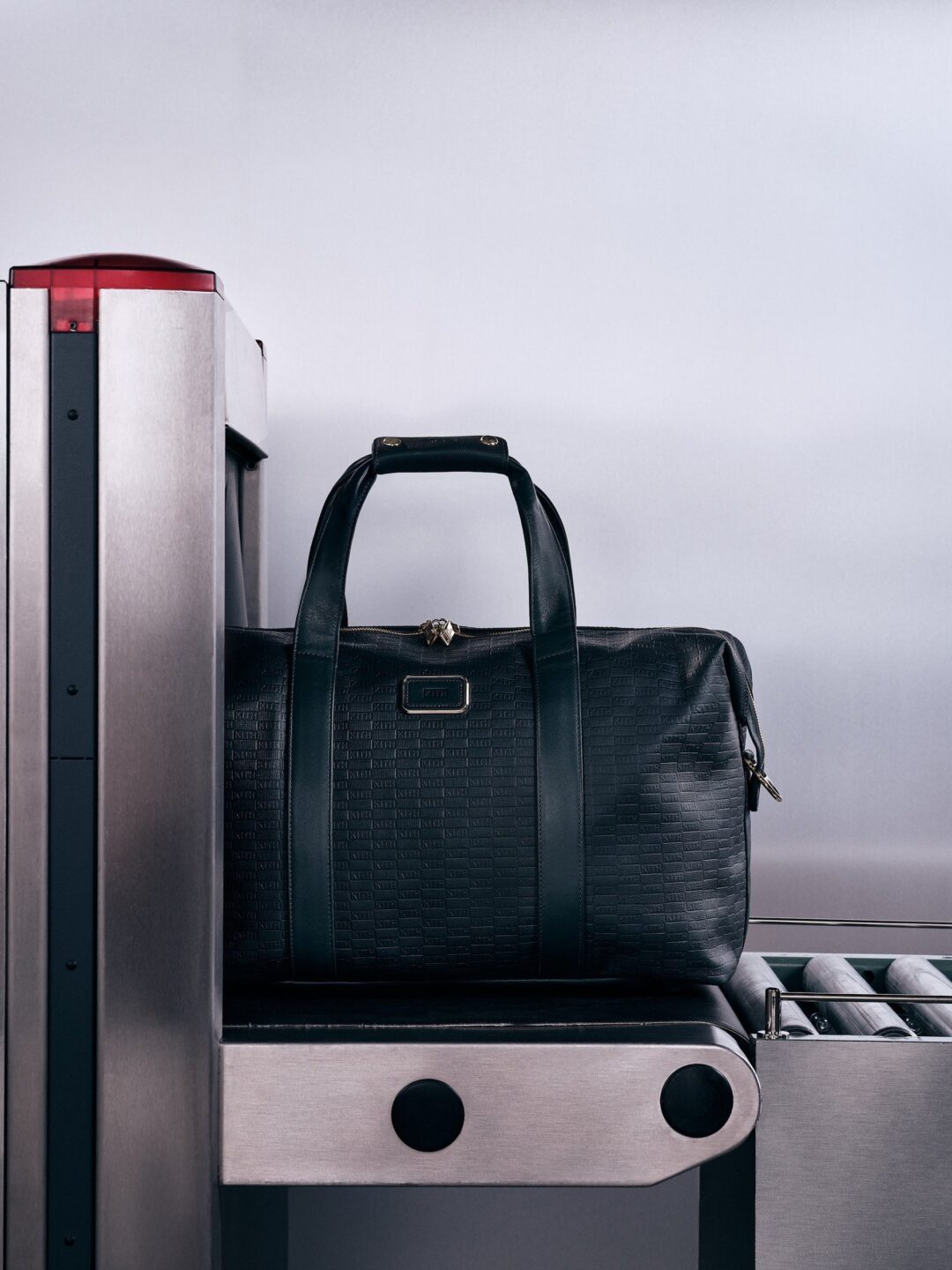 【Kith for TUMI 50th Anniversary】MONDAY PROGRAMが2025年 10/20 発売 (キス トゥミ マンデー プログラム)