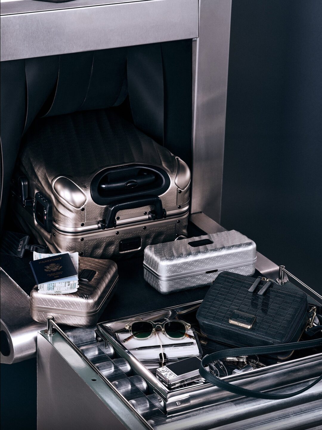 【Kith for TUMI 50th Anniversary】MONDAY PROGRAMが2025年 10/20 発売 (キス トゥミ マンデー プログラム)