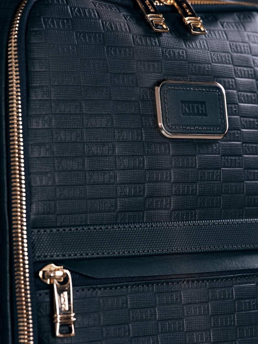 【Kith for TUMI 50th Anniversary】MONDAY PROGRAMが2025年 10/20 発売 (キス トゥミ マンデー プログラム)