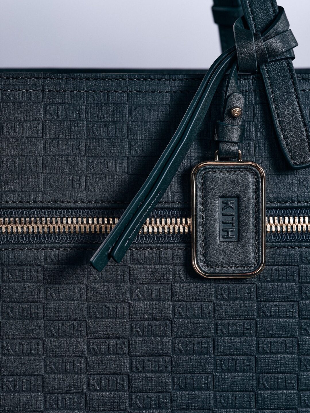 【Kith for TUMI 50th Anniversary】MONDAY PROGRAMが2025年 10/20 発売 (キス トゥミ マンデー プログラム)