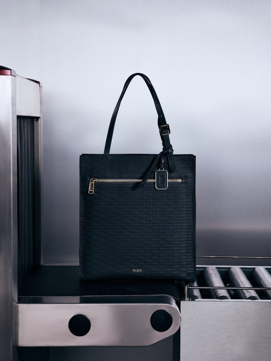 【Kith for TUMI 50th Anniversary】MONDAY PROGRAMが2025年 10/20 発売 (キス トゥミ マンデー プログラム)