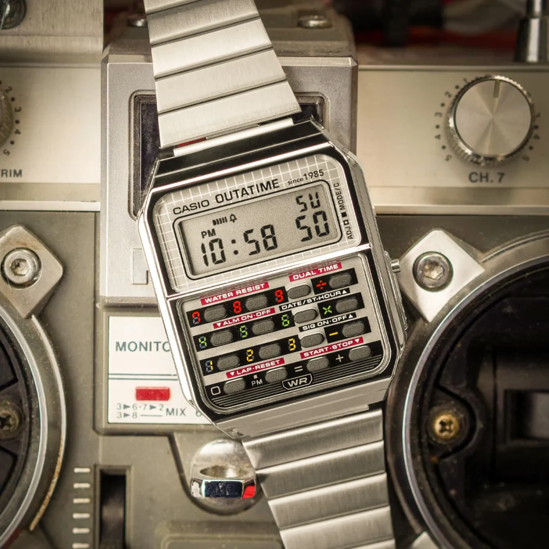 「バック・トゥ・ザ・フューチャー」× CASIO コラボレーションモデル「CA-500WEBF-1AJR」が2025年 10/21 発売 (Back to the Future カシオ)