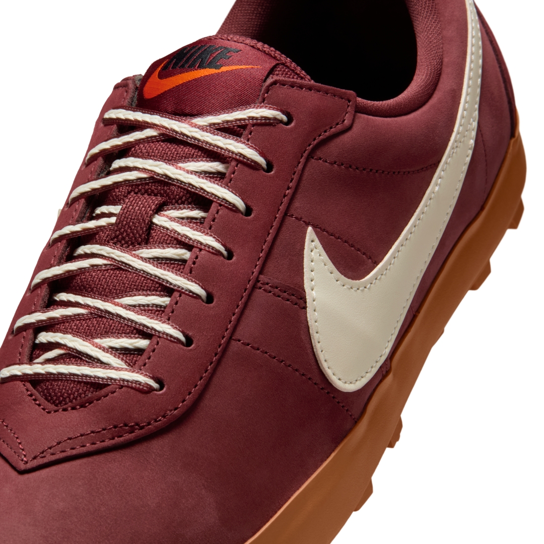 【2025年 11/7 発売】NIKE ASTRO GRABBER “Coconut Milk & Dark Team Red” (ナイキ アストログラバー) [IH2341-100/IH2341-600]