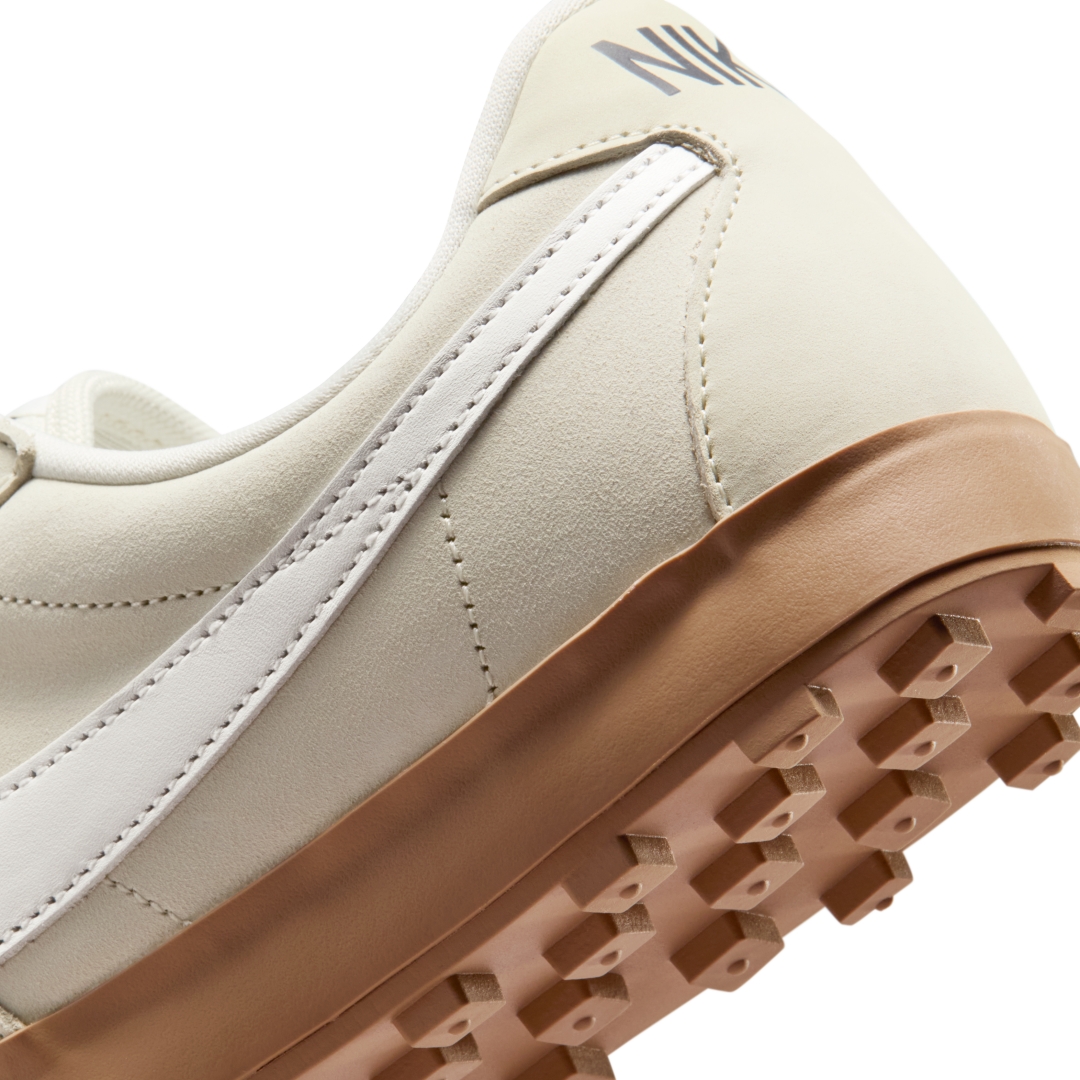 【2025年 11/7 発売】NIKE ASTRO GRABBER “Coconut Milk & Dark Team Red” (ナイキ アストログラバー) [IH2341-100/IH2341-600]