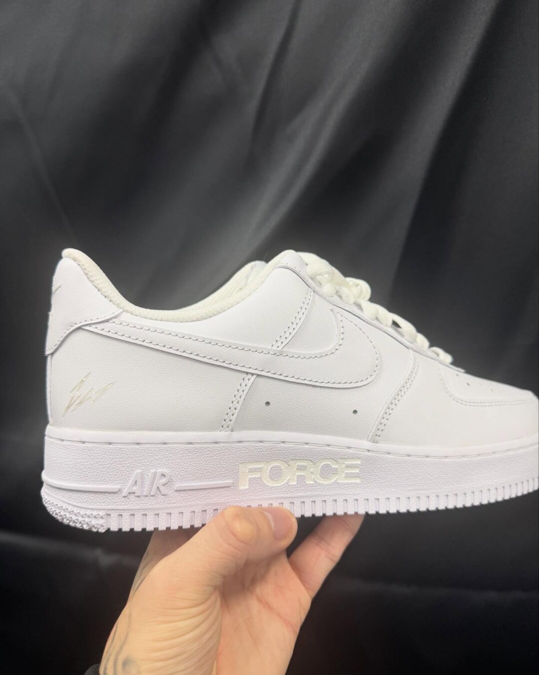 FORCE Festival 2025 x FRAGMENT × NIKE AIR FORCE 1 LOW “Triple Whtie” (フォースフェスティバル フラグメント ナイキ エア フォース 1 ロー “トリプルホワイト”)