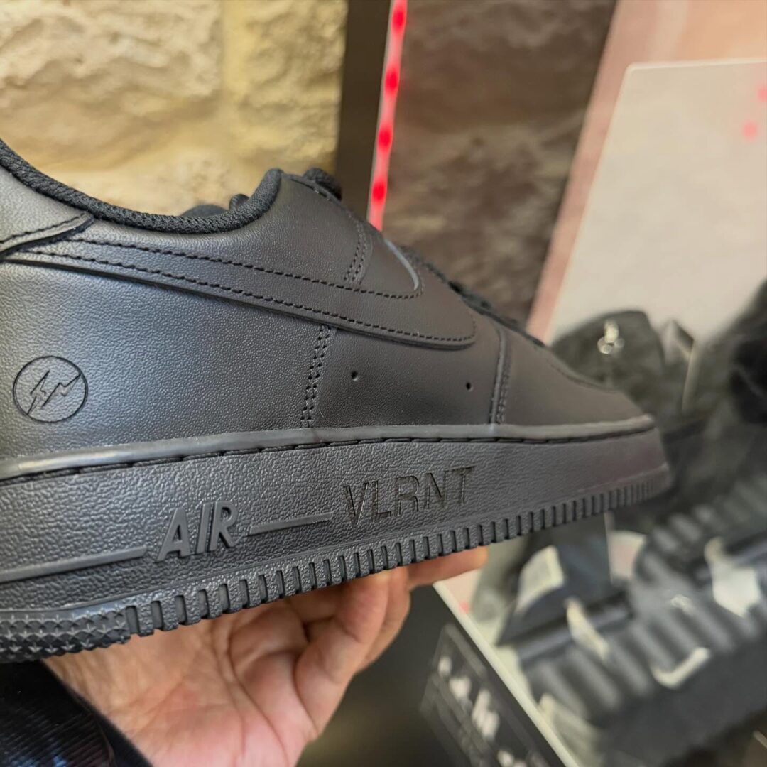 VALORANT x FRAGMENT × NIKE AIR FORCE 1 LOW “Triple Black” (ヴァロラント フラグメント ナイキ エア フォース 1 ロー “トリプルブラック”)