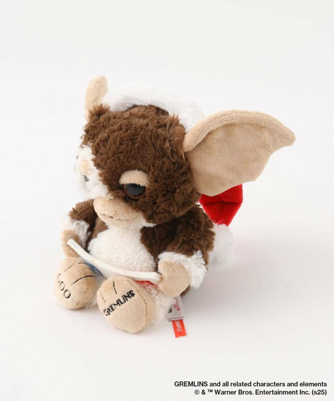 サンタの格好をしたグレムリン ギズモ ヌイグルミ “GREMLINS × NICI × JSF SANTA GIZMO DOLL with Pillow and 3D Glasses”が2025年 11月中旬 発売 (ニキ)