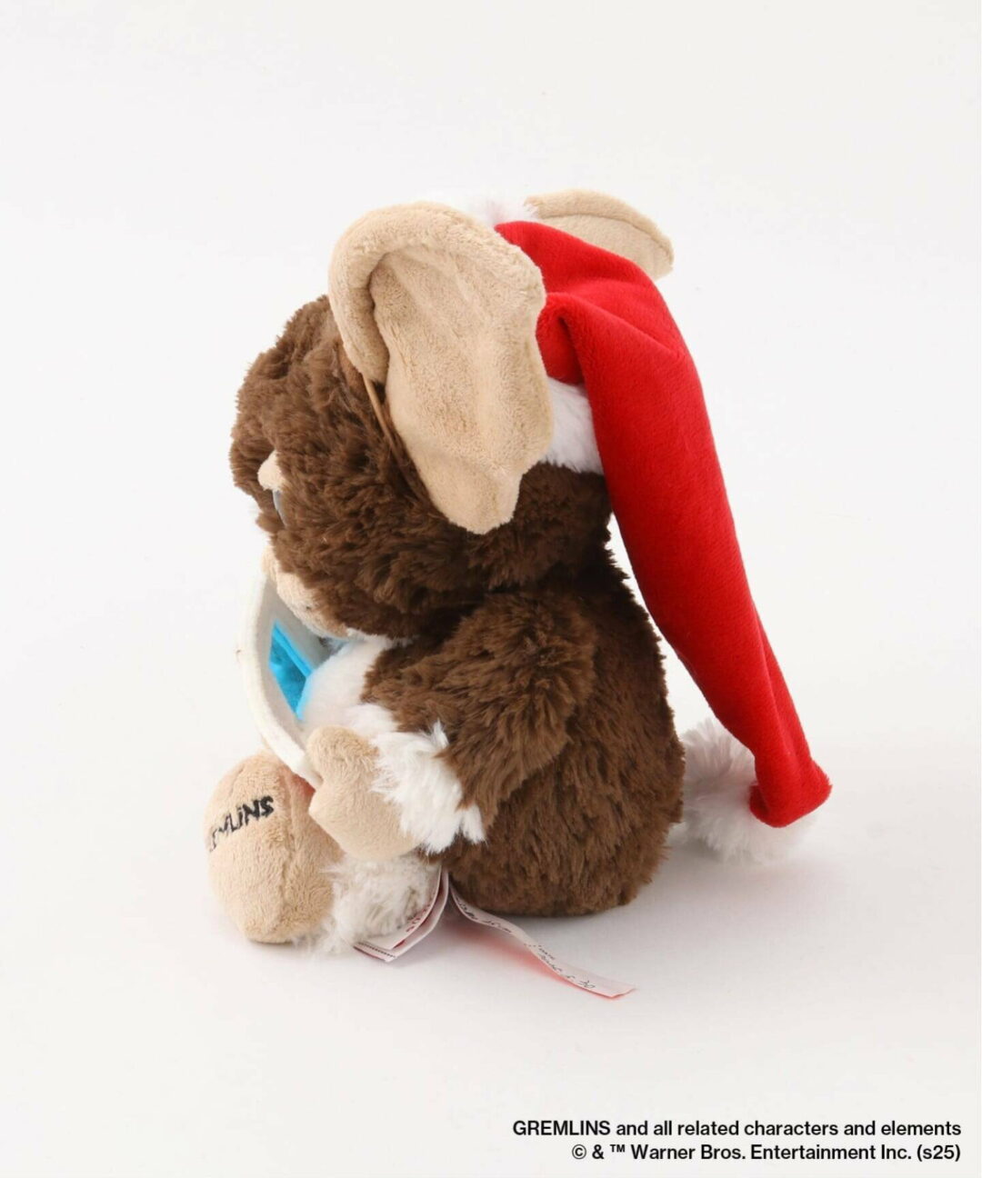 サンタの格好をしたグレムリン ギズモ ヌイグルミ “GREMLINS × NICI × JSF SANTA GIZMO DOLL with Pillow and 3D Glasses”が2025年 11月中旬 発売 (ニキ)