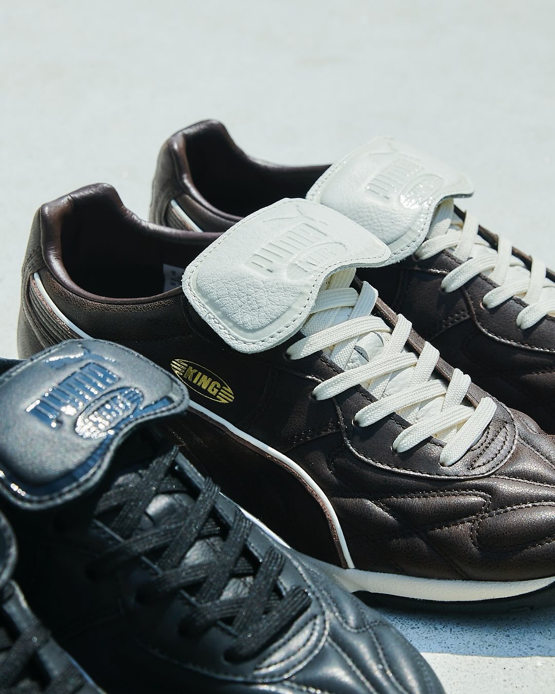 【BILLY’S EXCLUSIVE】PUMA KING INDOOR “PUMA BLACK/DARK CHOCOLATE” が2025年 10/25 発売 (ビリーズ プーマ キング インドア) [404363-02/404363-03]
