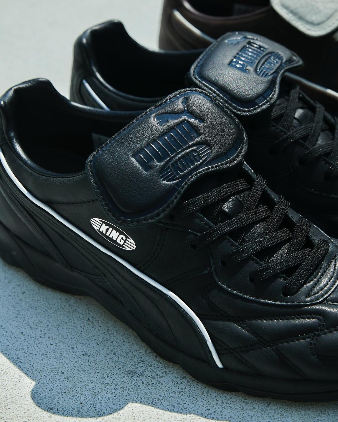 【BILLY’S EXCLUSIVE】PUMA KING INDOOR “PUMA BLACK/DARK CHOCOLATE” が2025年 10/25 発売 (ビリーズ プーマ キング インドア) [404363-02/404363-03]