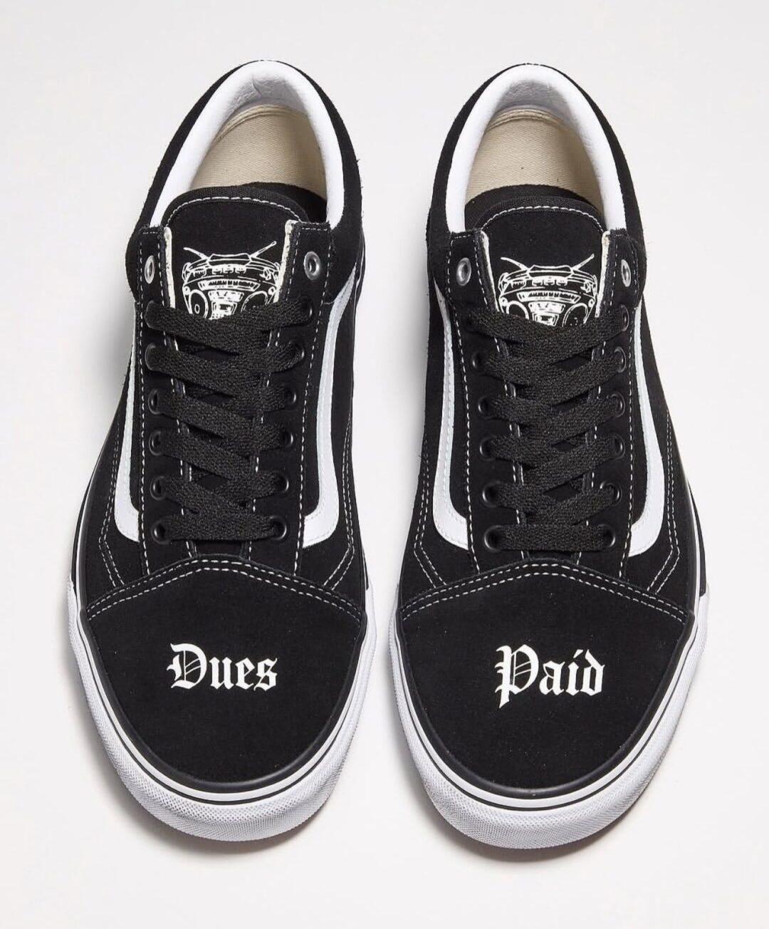 【2025年 10/23 発売】Travis Baker × VANS OLD SKOOL “Dues Paid” (トラヴィス ベイカー バンズ オールドスクール “デューズ ペイド”)