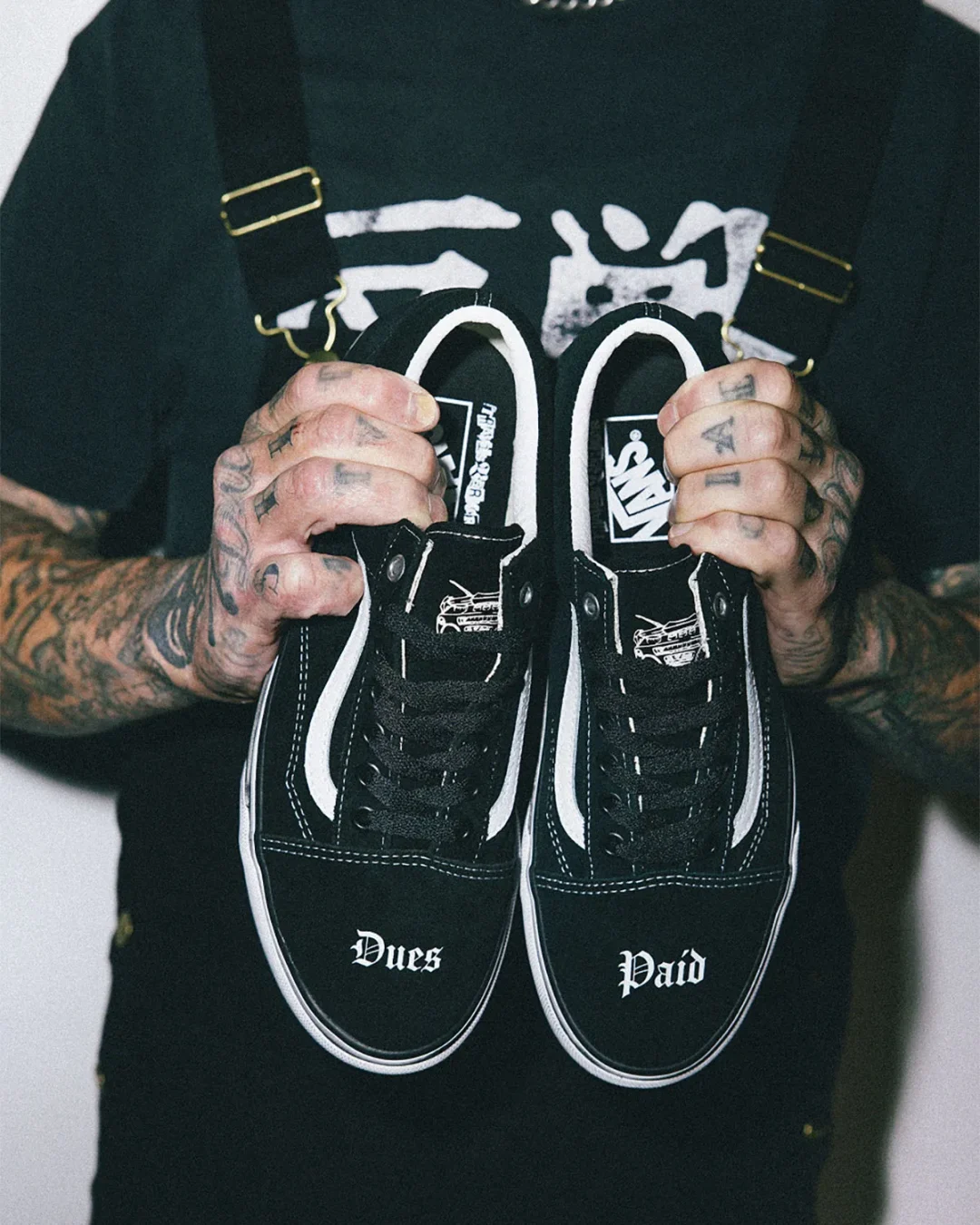 【2025年 10/23 発売】Travis Baker × VANS OLD SKOOL “Dues Paid” (トラヴィス ベイカー バンズ オールドスクール “デューズ ペイド”)
