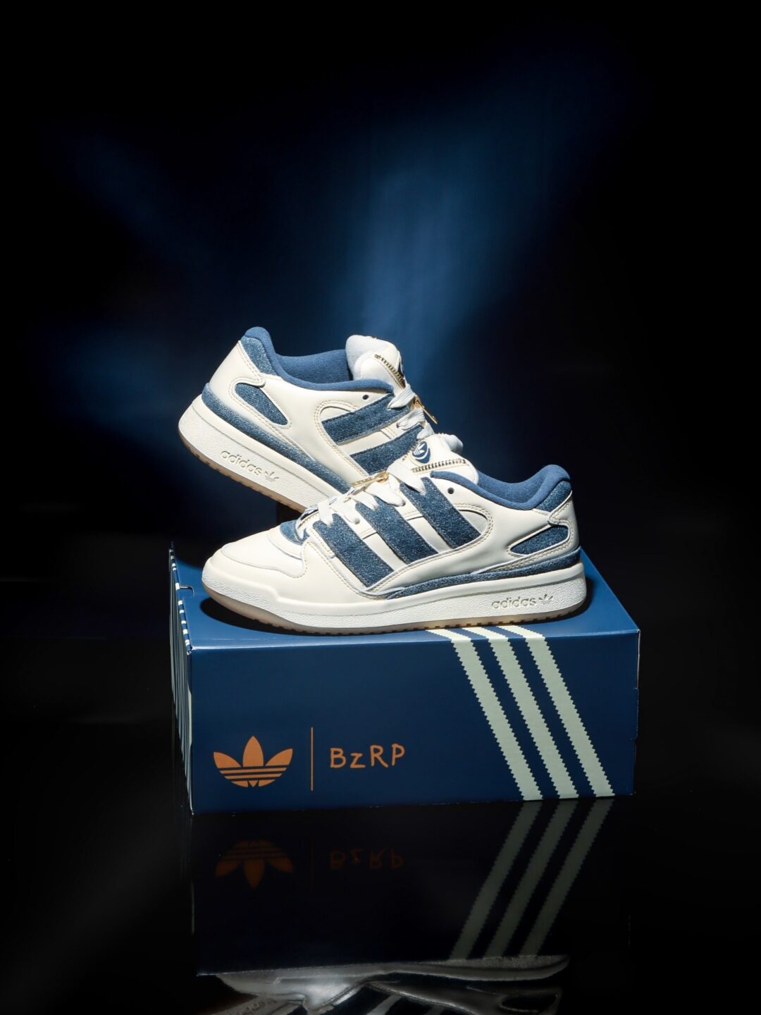 【国内 atmos EXCLUSIVE】BzRP × adidas Originals Forum2000 "BZRP"が2025年 10/10 発売 (アトモス ビサラップ アディダス オリジナルス フォーラム) [JR9658]