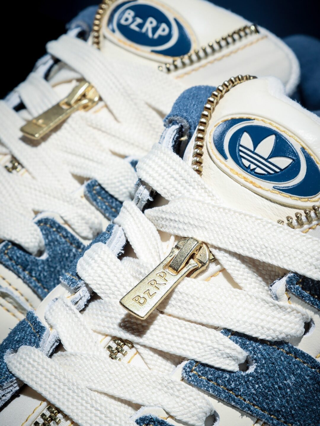 【国内 atmos EXCLUSIVE】BzRP × adidas Originals Forum2000が2025年 10/10 発売 (アトモス ビサラップ アディダス オリジナルス フォーラム) [JR9658]