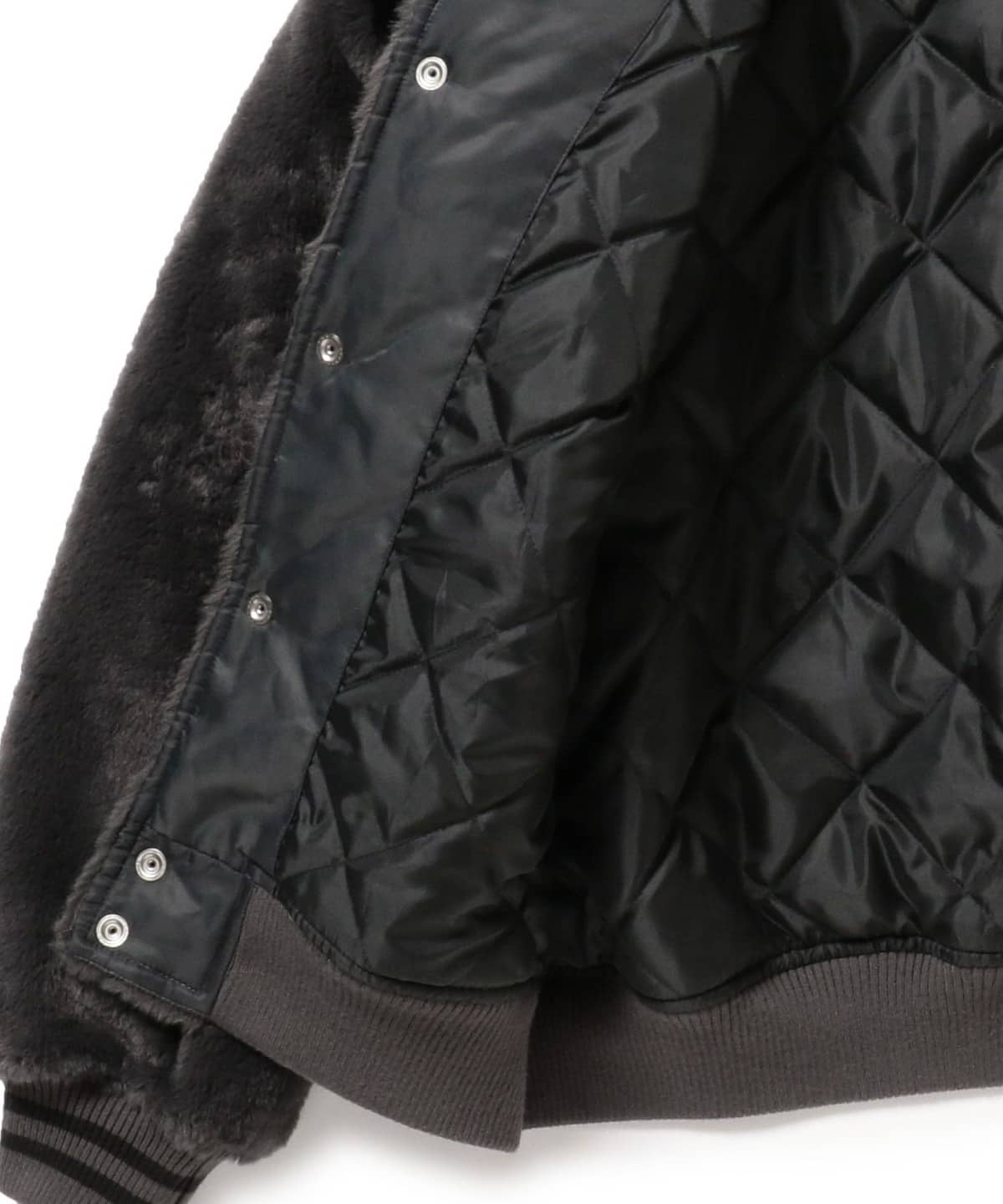 BEAMS 2025 FW “ワイドフィット フェイクファー バーシティ ジャケット”が発売 (ビームス)