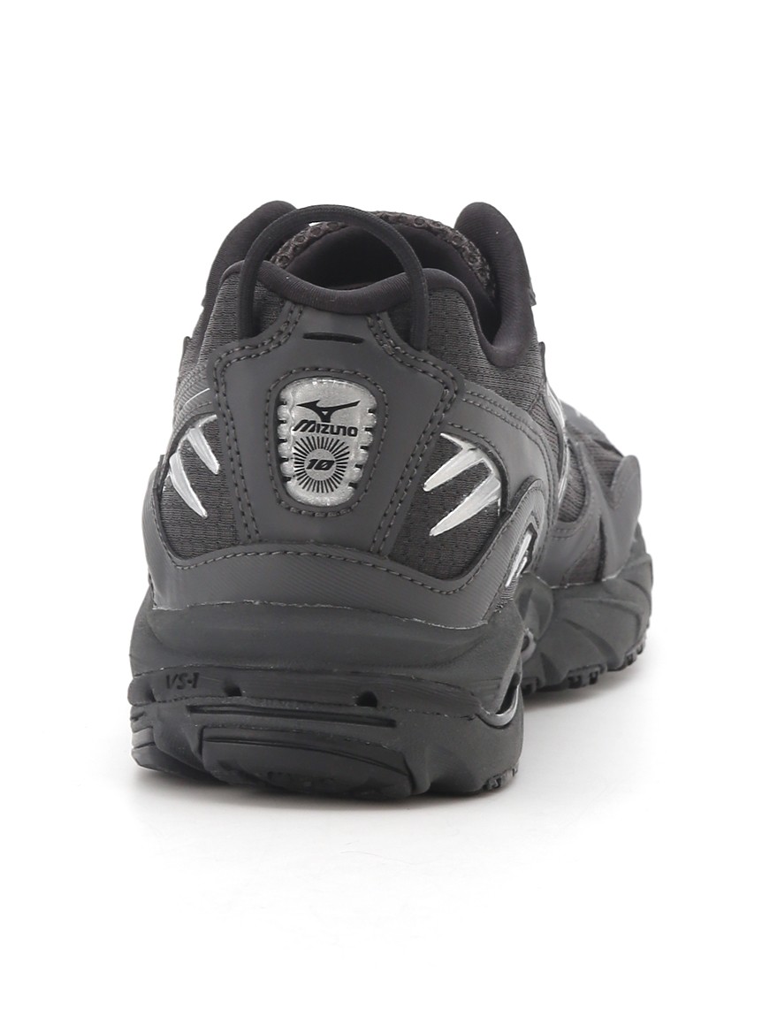 【2025年 11/13 & 11/20 発売】emmi × Mizuno SLY WAVE RIDER 10 (エミ ミズノ ウェーブ ライダー) [D1GD2525-01]
