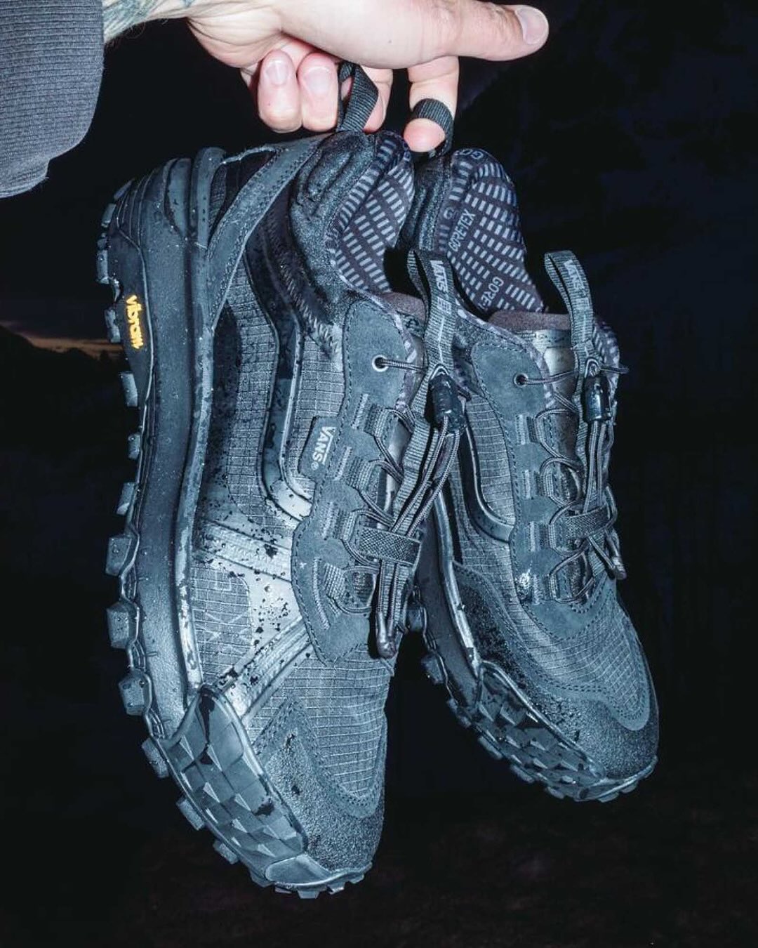 【2025年 10/23 発売】VANS MTE CROSSPATH XC GORE-TEX “Black Out” (バンズ クロスパス テックス) [VN000DAM1OJ]