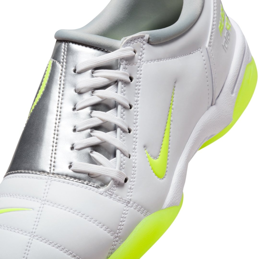 【2025年末 発売予定】Palace Skateboards × Nike Football TOTAL 90 (パレス スケートボード ナイキ フットボール トータル) [IM1381-100]
