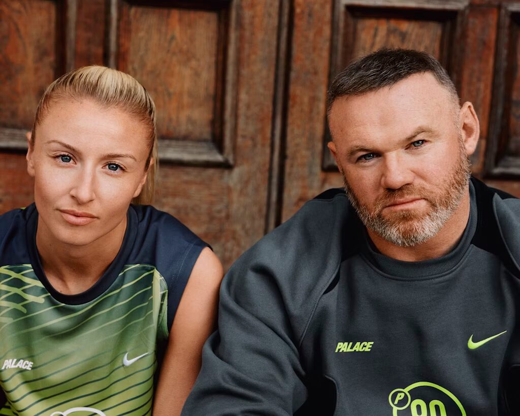 【2025年 11/1 発売】Palace Skateboards × Nike Football TOTAL 90 (パレス スケートボード ナイキ フットボール トータル) [IM1381-100]