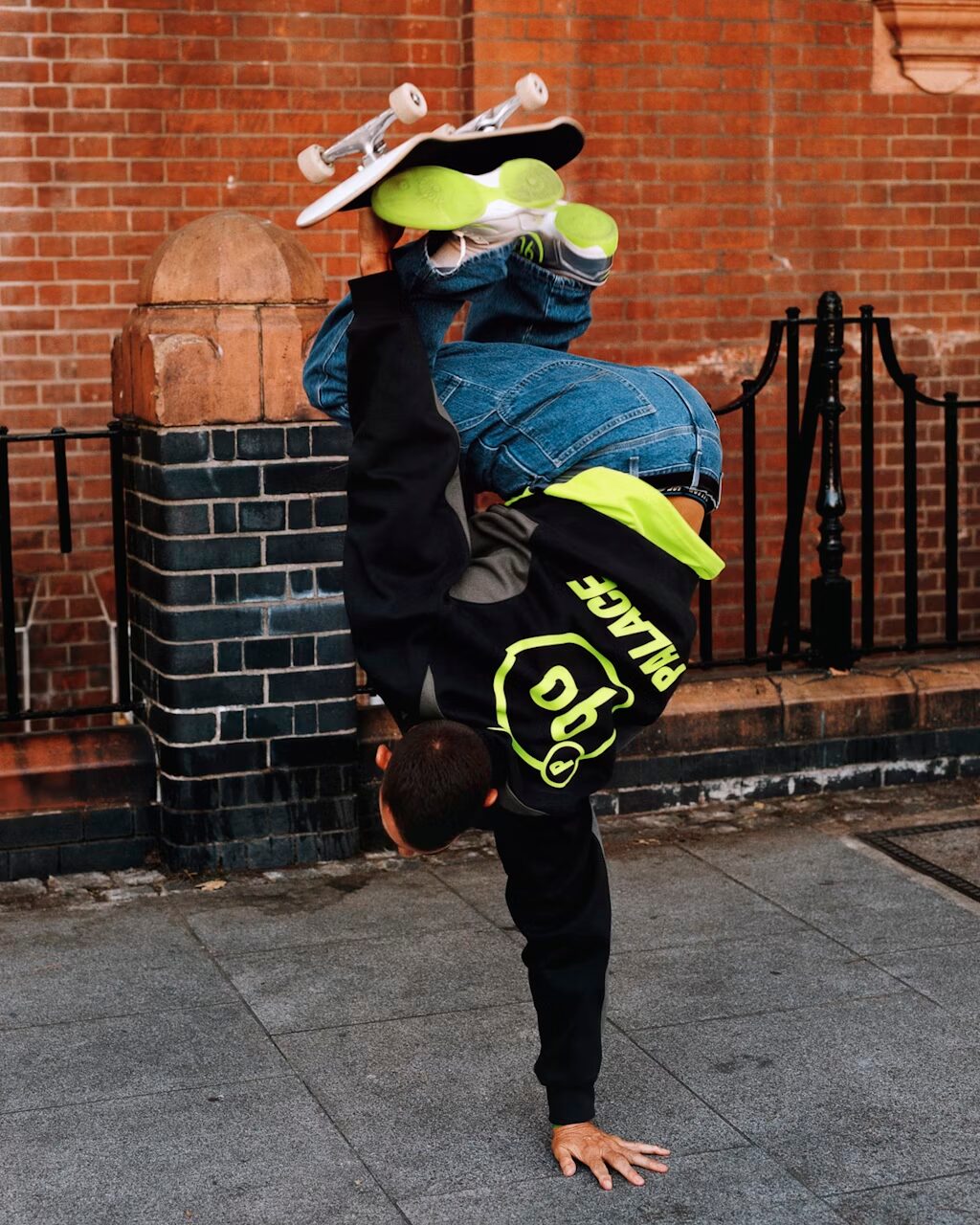 【2025年 11/1 発売】Palace Skateboards × Nike Football TOTAL 90 (パレス スケートボード ナイキ フットボール トータル) [IM1381-100]