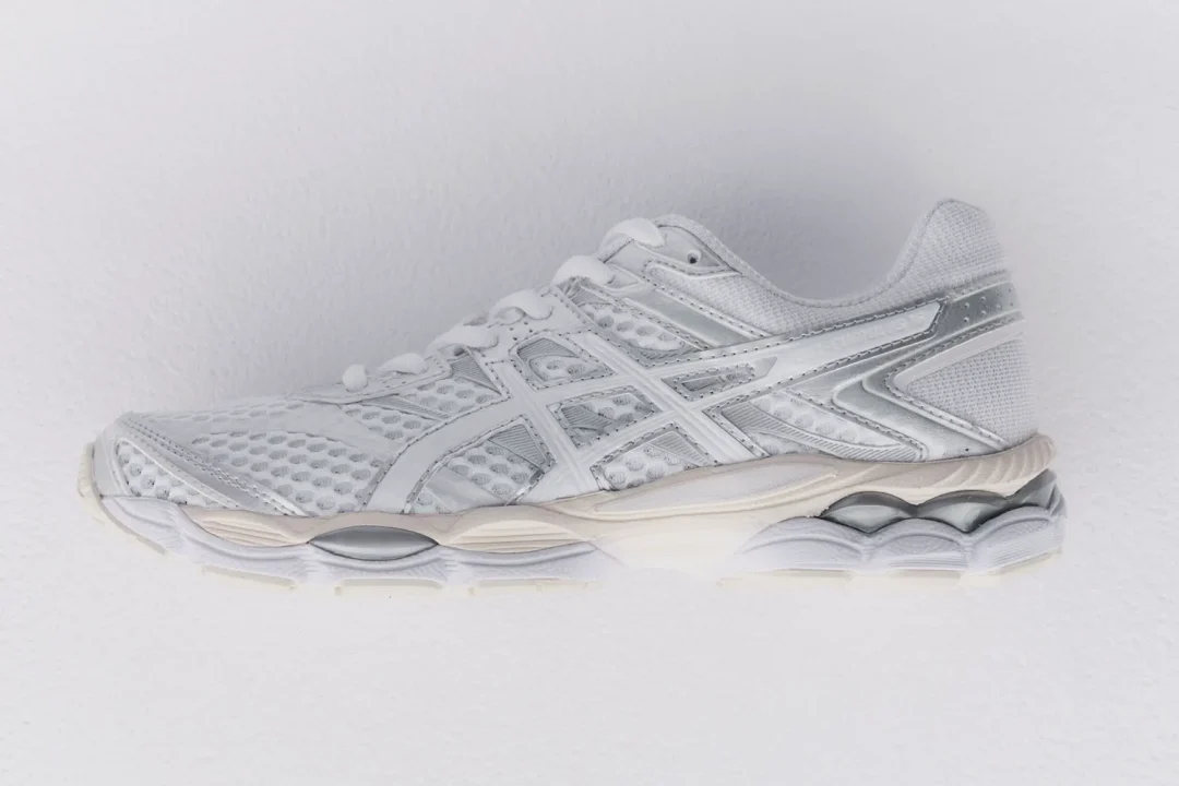 【2025年 10/23 発売】ASICS GEL-CUMULUS 16 “White/White” (アシックス ゲルキュムラス) [1203A733.102]