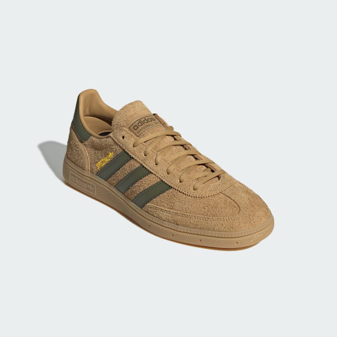 【KICKS LAB. EXCLUSIVE】adidas Originals HANDBALL SPEZIAL “Golden Beige/Focus Olive/Gum”が2025年 10/18 発売 (キックスラボ アディダス オリジナルス ハンドボール スペツィアル) [JQ8298]