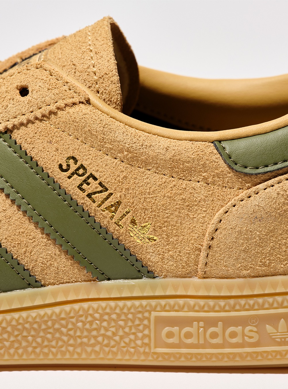 【KICKS LAB. EXCLUSIVE】adidas Originals HANDBALL SPEZIAL “Golden Beige/Focus Olive/Gum”が2025年 10/18 発売 (キックスラボ アディダス オリジナルス ハンドボール スペツィアル) [JQ8298]