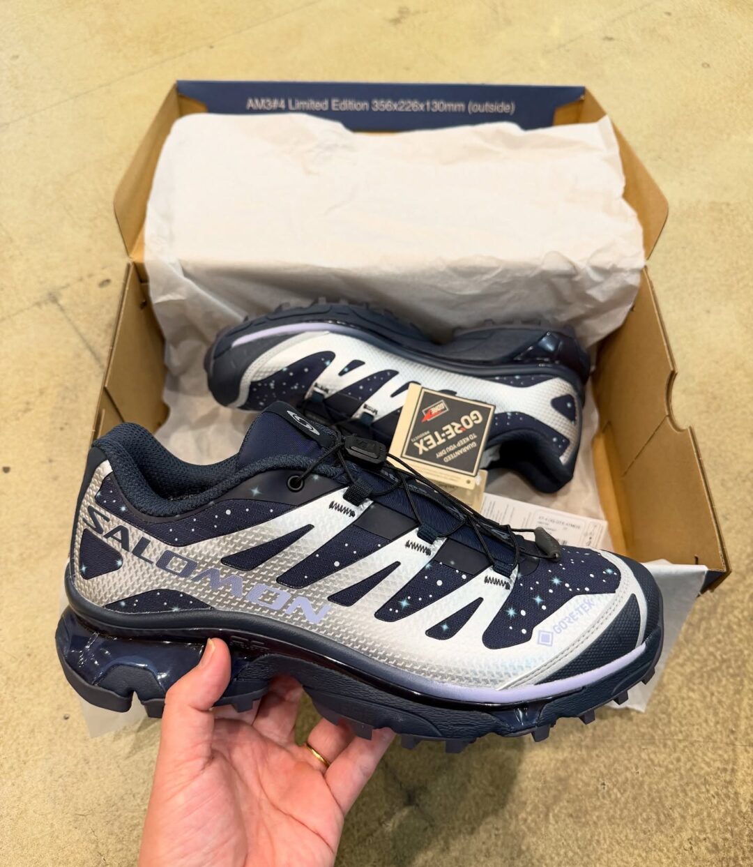 【2025年 12/13 発売予定】atmos × Salomon XT-4 GORE-TEX GTX “STARS COLLIDE II” (アトモス サロモン ゴアテックス) [L49273300]