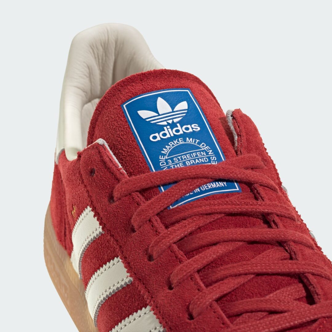 【2025年 10/24 発売】adidas Originals HANDBALL SPEZIAL Made in Germany “Equipment Red/Off White/Gum M2” (アディダス オリジナルス ハンドボール スペツィアル “レッド/ホワイト/ガム”) [JR9535]