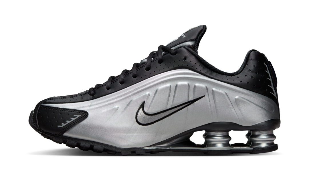 【2025年 11/1 発売予定】NIKE SHOX R4 “Metallic Silver/Black” (ナイキ ショックス “メタリックシルバー/ブラック”) [HQ1988-007]